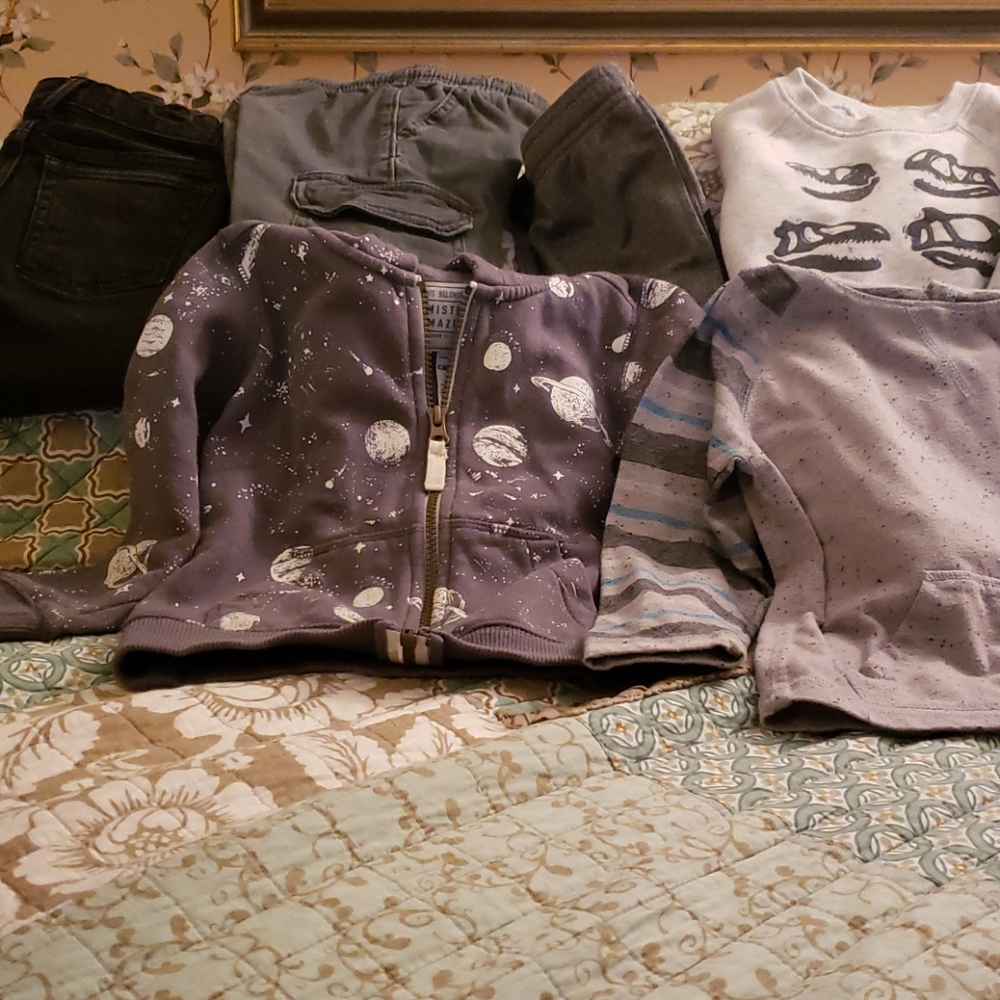 BOYS 3T PANTS, SHIRT AND SWEATSHIRTS